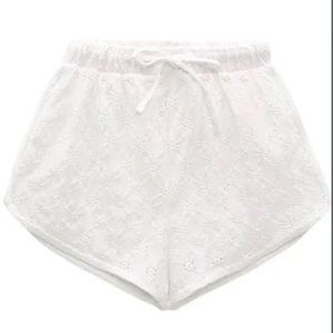 White lace Zara shorts